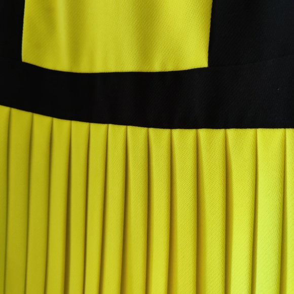 FRENCH CONNECTION - Picture 11 of 14